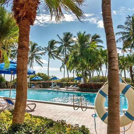 Radisson Resort Miami Beach Exterior photo