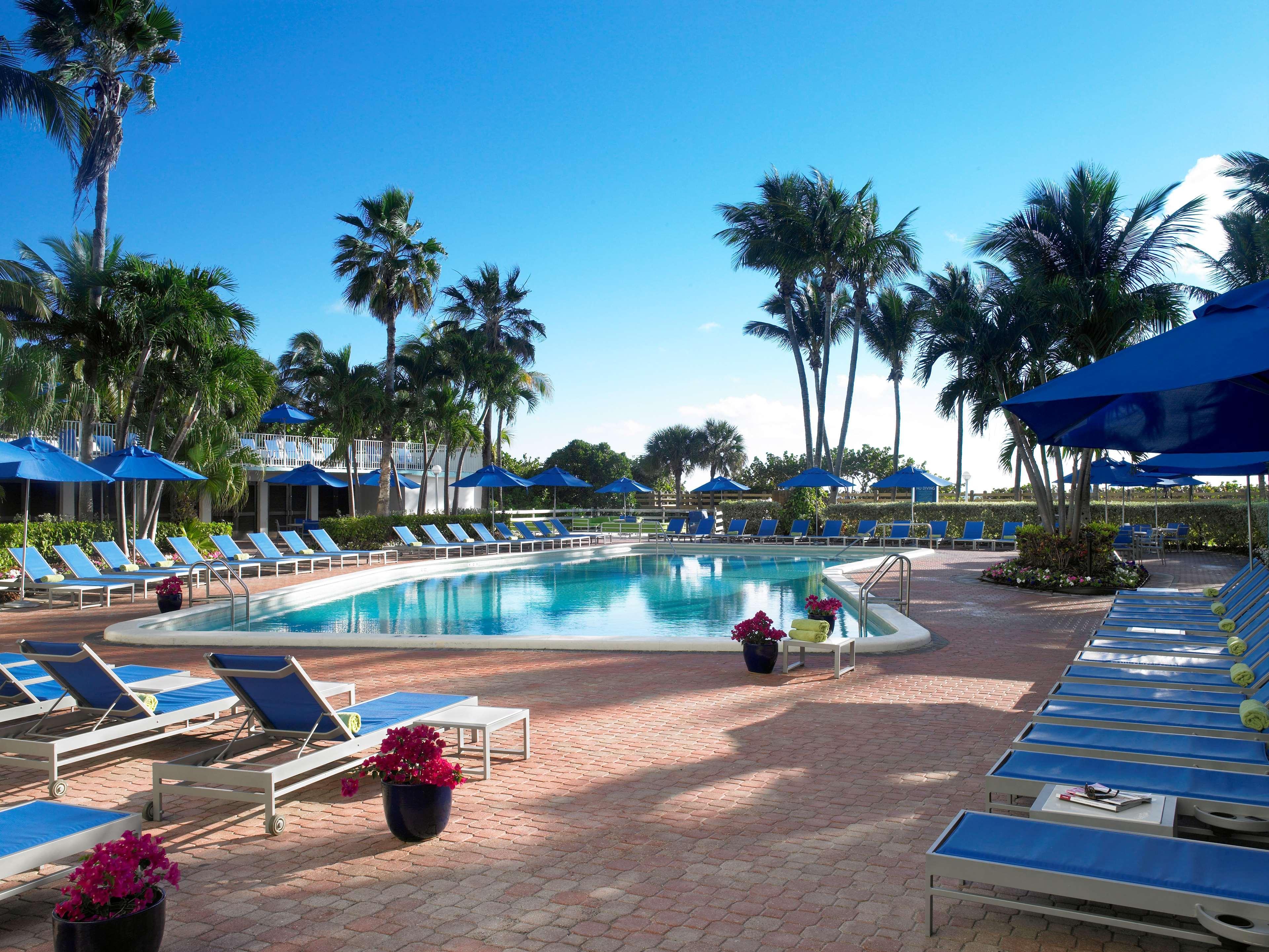 Radisson Resort Miami Beach Exterior photo