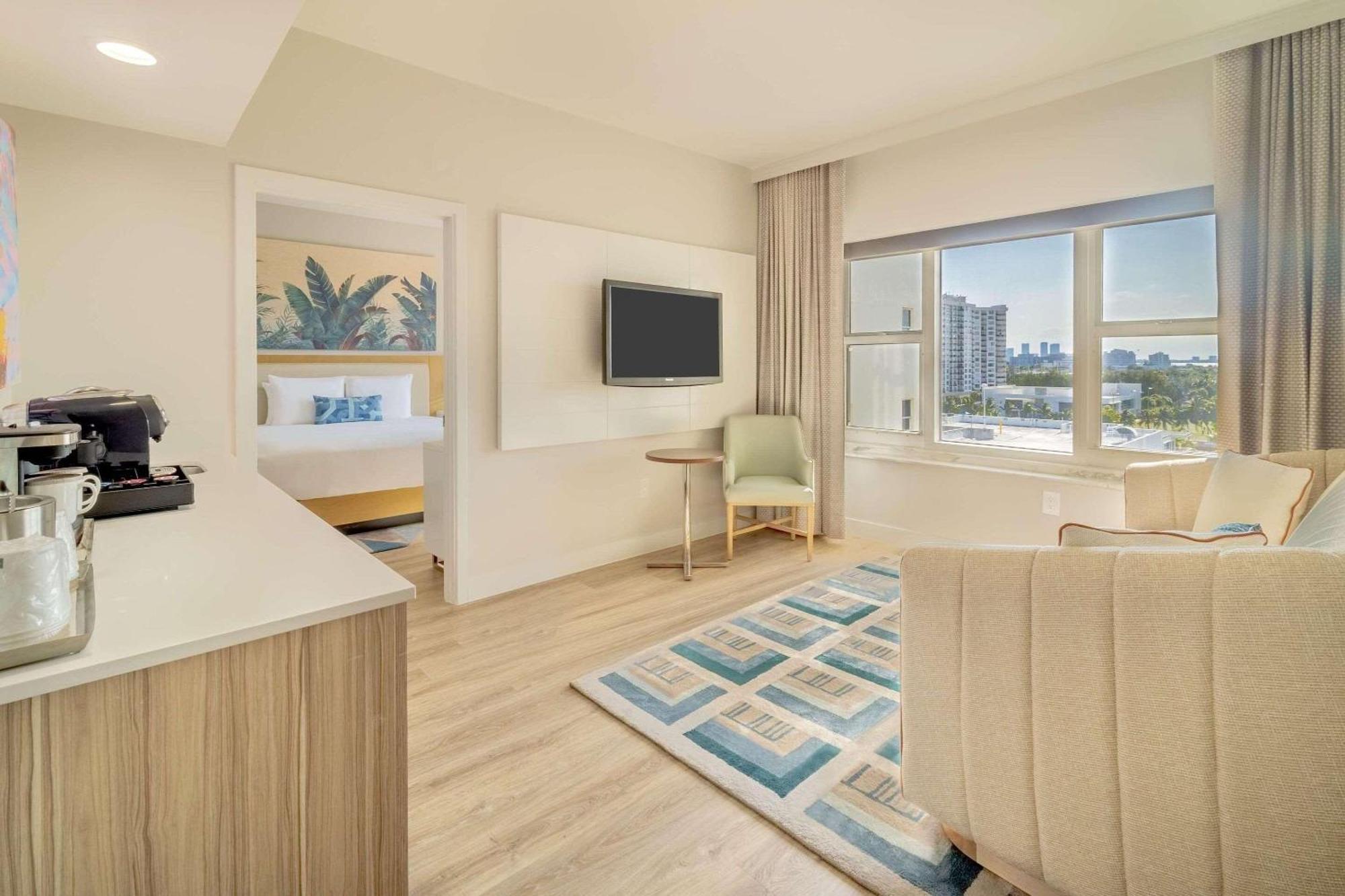 Radisson Resort Miami Beach Exterior photo