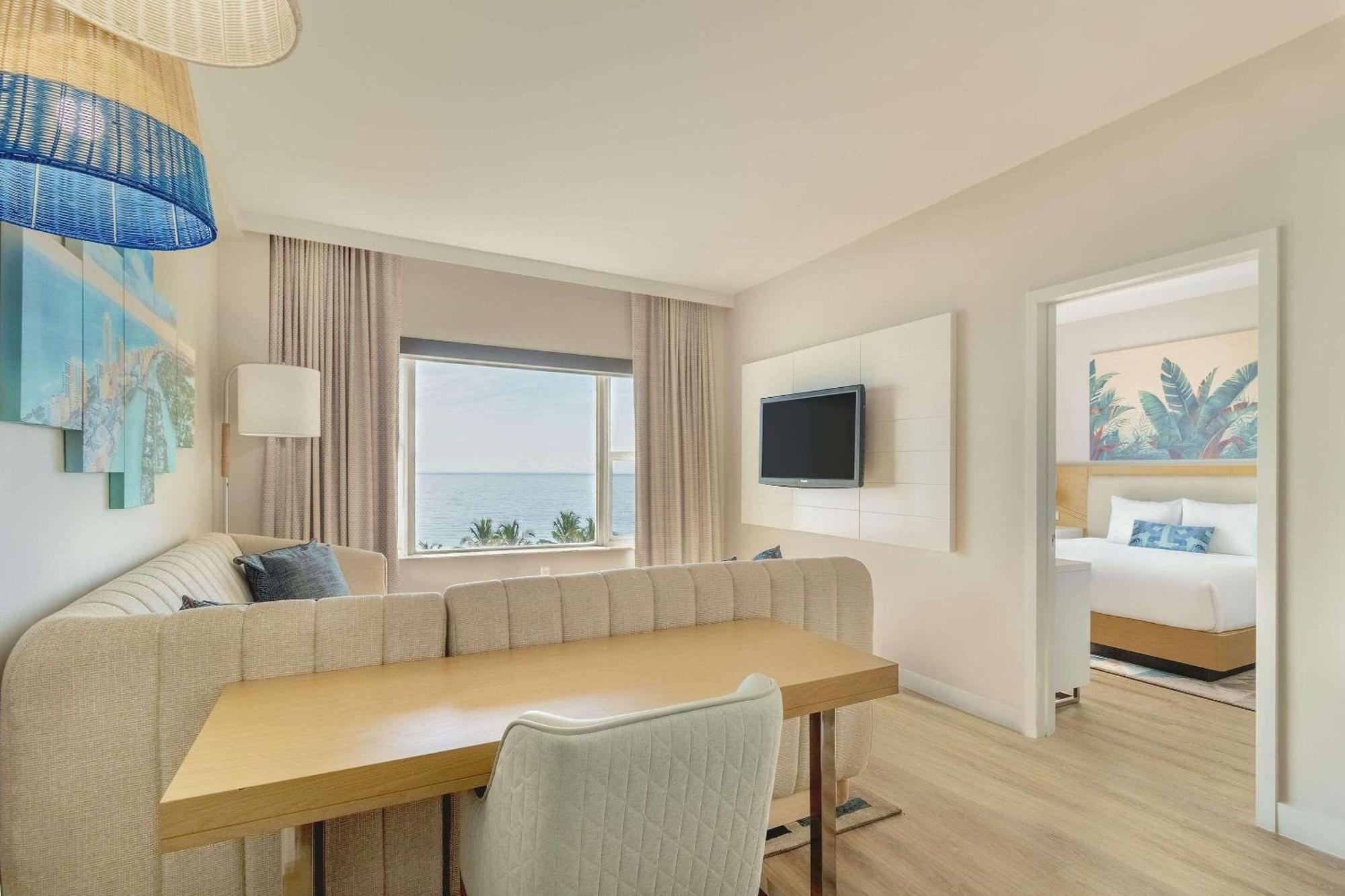 Radisson Resort Miami Beach Exterior photo
